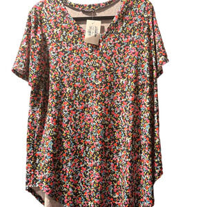 NWT Heimish USA Geometric Pattern V-Neck Women's Top